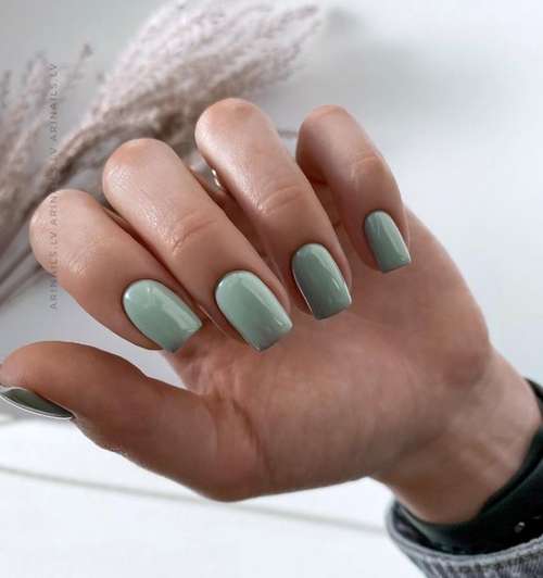 Plain mint manicure