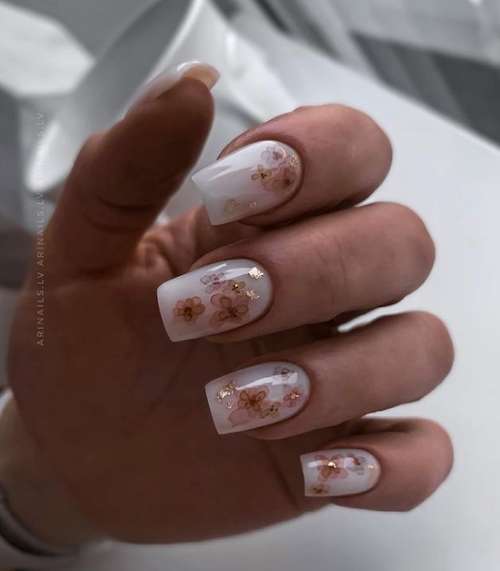 Delicate manicure for short nails 2021: photos, new designs