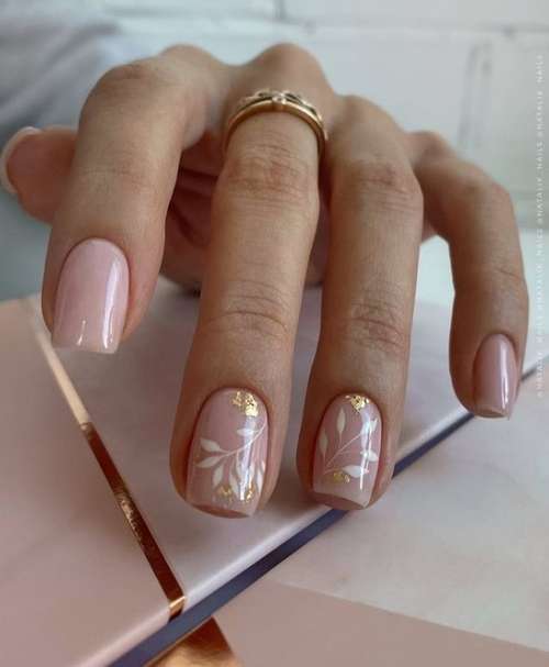 Nude manicure