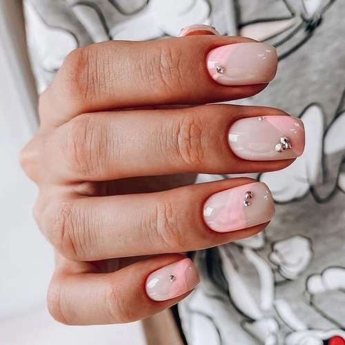 Delicate manicure for short nails 2021: photos, new designs