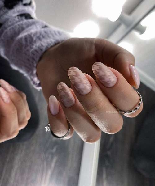 Delicate manicure for short nails 2021: photos, new designs