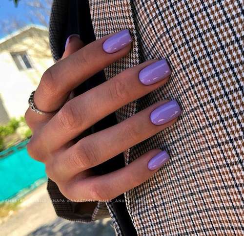 Lilac solid color manicure