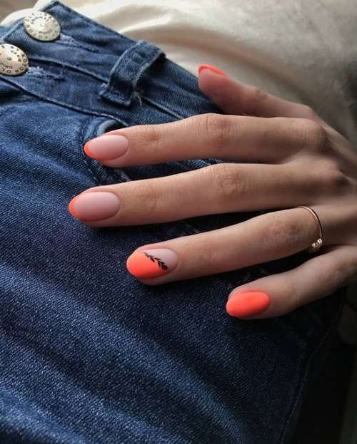 Colored jacket for short oval nails