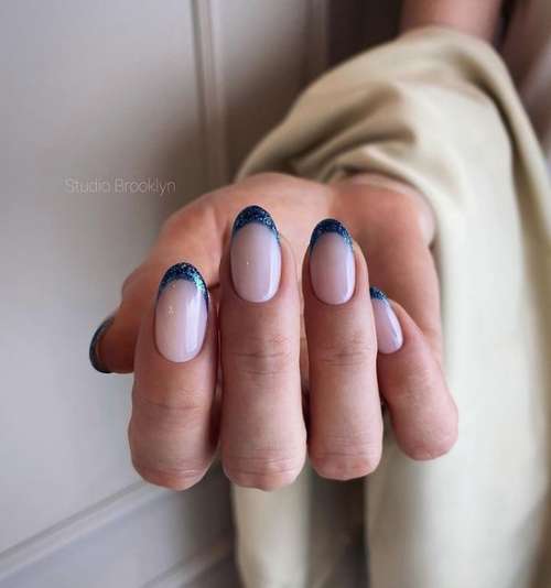 Colored jacket for short nails: photo design 2021, trends