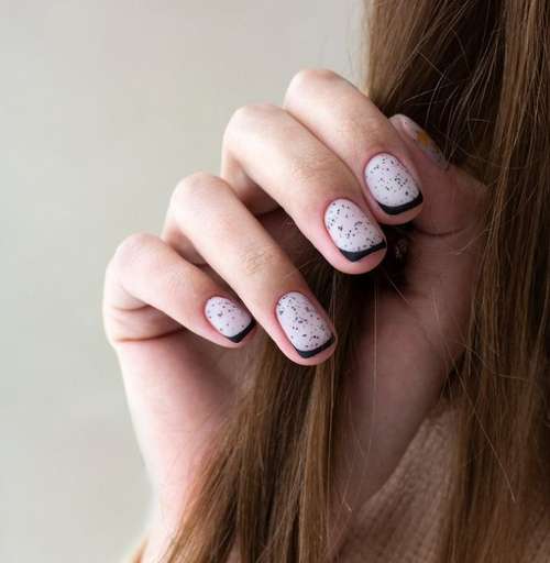 Colored jacket for short nails: photo design 2021, trends