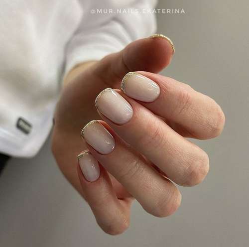 Colored jacket for short nails: photo design 2021, trends