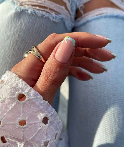 Colored jacket for short nails: photo design 2021, trends