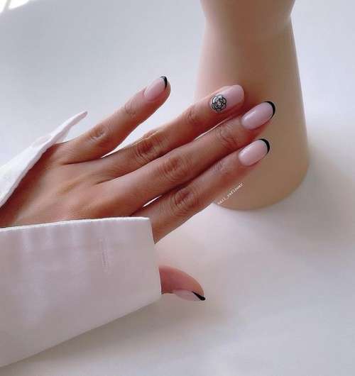 Colored jacket for short nails: photo design 2021, trends