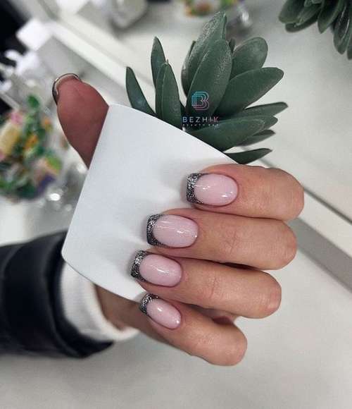 Colored jacket for short nails: photo design 2021, trends