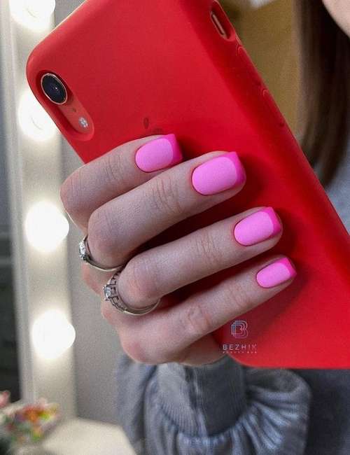 Colored jacket for short nails: photo design 2021, trends