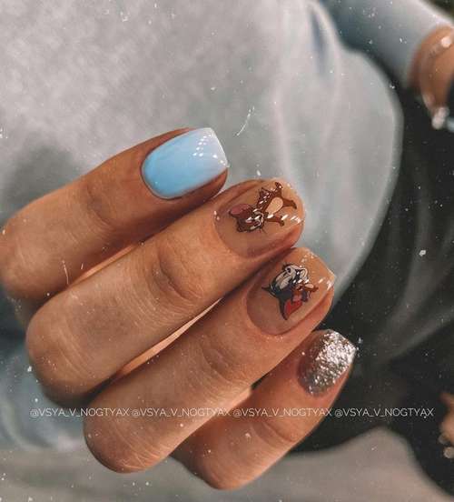 Photo d'une manucure avec un motif pour ongles courts