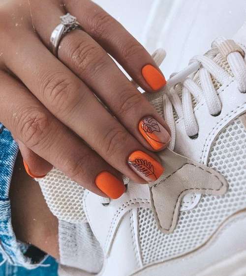 Dépliants sur les ongles oranges