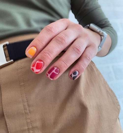 Manicure with a pattern for short nails: trends 2021, photos