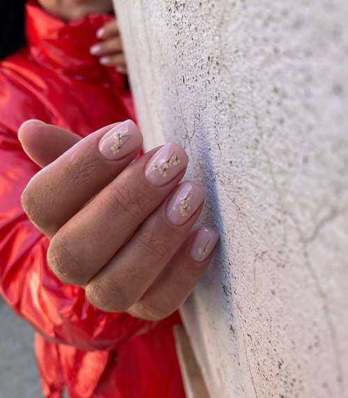 Manucure avec un motif pour les ongles courts: tendances 2021, photos