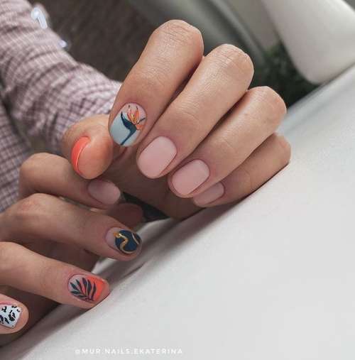 Manucure avec un motif pour les ongles courts: tendances 2021, photos