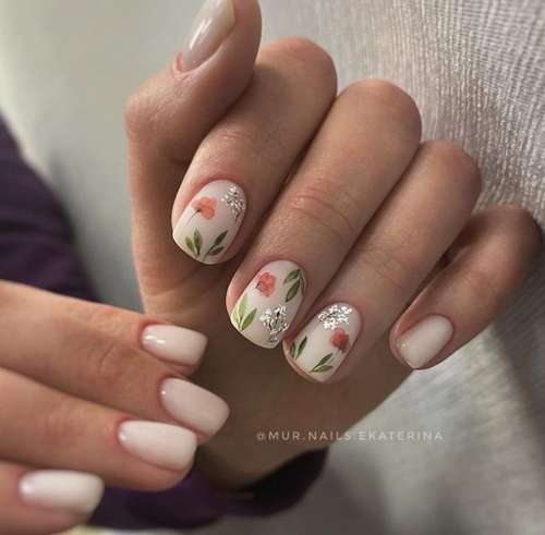 Manucure avec un motif pour les ongles courts: tendances 2021, photos