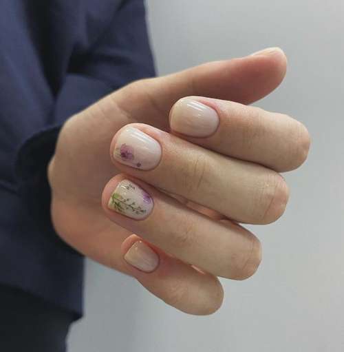 Manicure with a pattern for short nails: trends 2021, photos