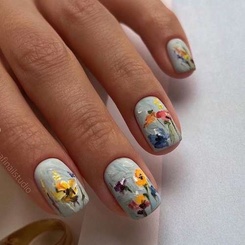 Manicure with a pattern for short nails photo