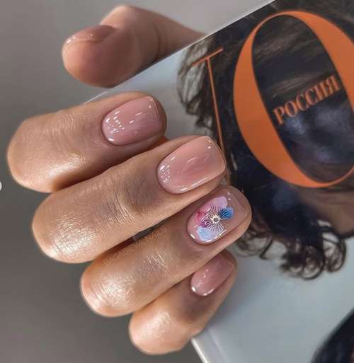 Manicure with a pattern for short nails: trends 2021, photos