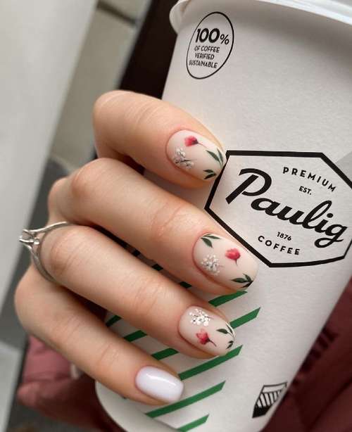 Tulips on short nails