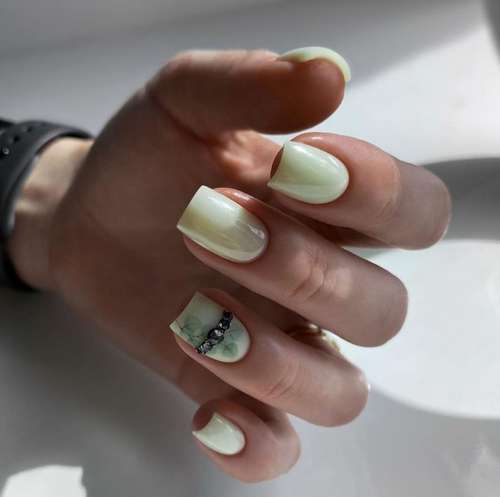 Manicure with a pattern for short nails: trends 2021, photos