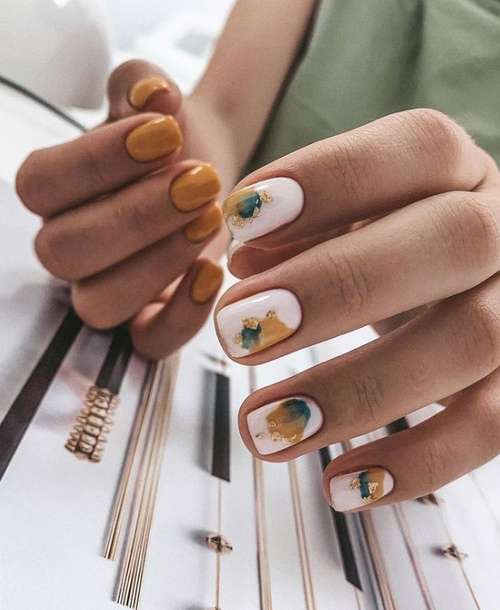 Manucure avec un motif pour les ongles courts: tendances 2021, photos