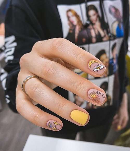 Manucure avec un motif pour les ongles courts: tendances 2021, photos