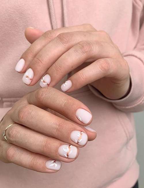 Manucure au lait pour ongles courts 2021: photo, design de mode