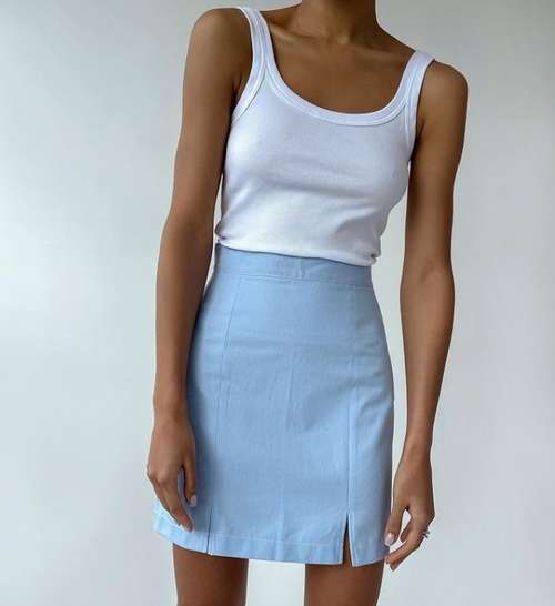 Mini skirt small slit