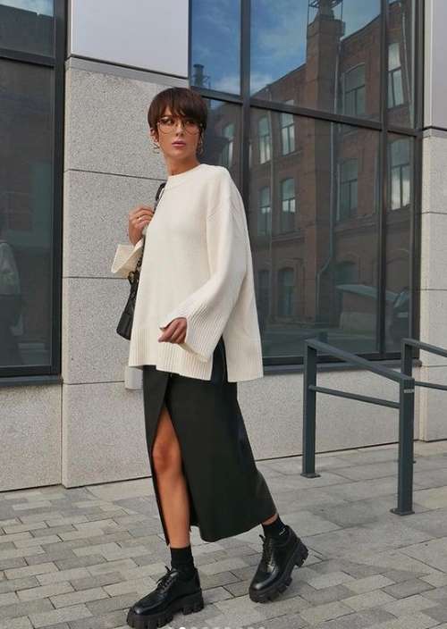 Slit Skirt Look