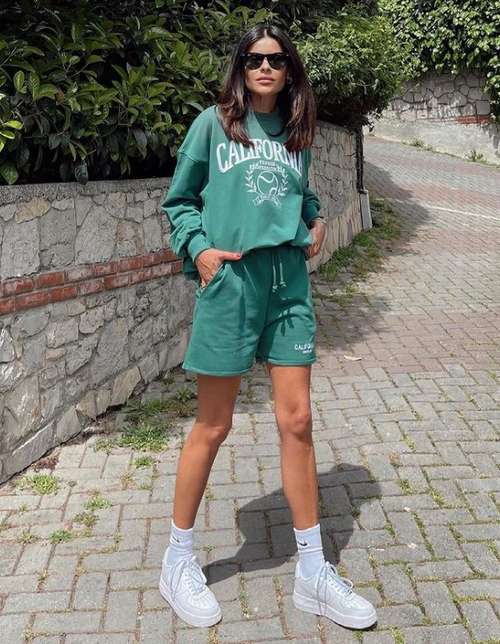 Tracksuit with shorts