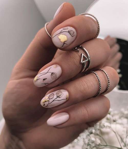 Beige manicure 2021-2022: new nail designs