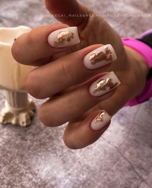 Beige manicure 2021-2022: new nail designs