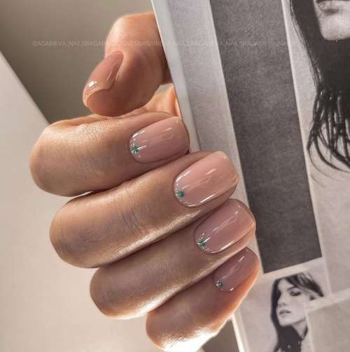 Manucure beige 2021-2022: nouveaux designs d'ongles