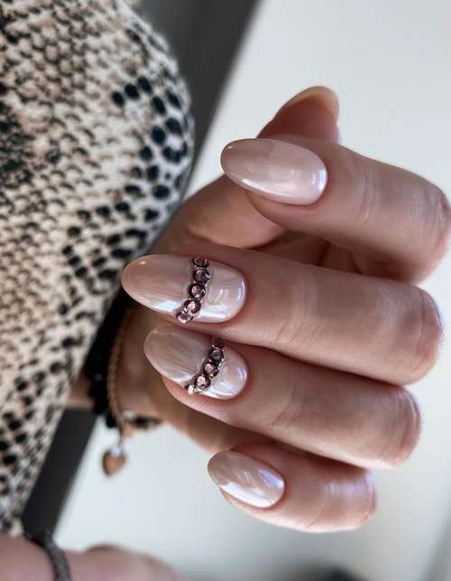 Beige manicure 2021-2022: new nail designs