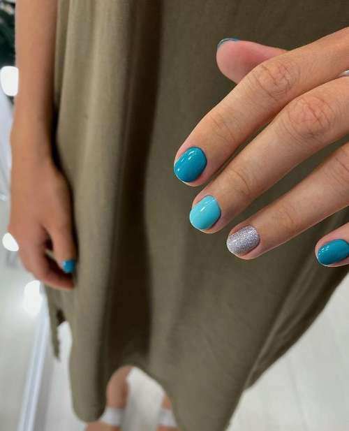 Short nails turquoise manicure