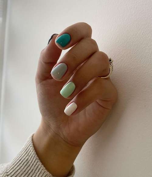 Multi-colored manicure