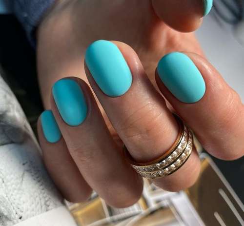 Ongles turquoise mat