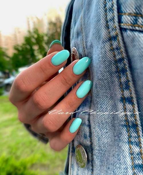 Turquoise gel polish on nails