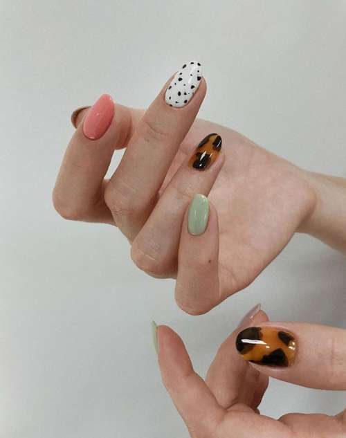 Quail egg manicure 2021: photos of the newest ideas