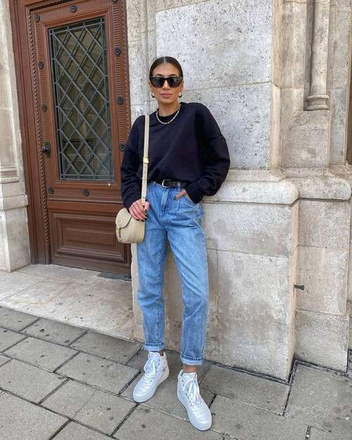 Fashionable jeans fall-winter 2021-2022: trends, photos