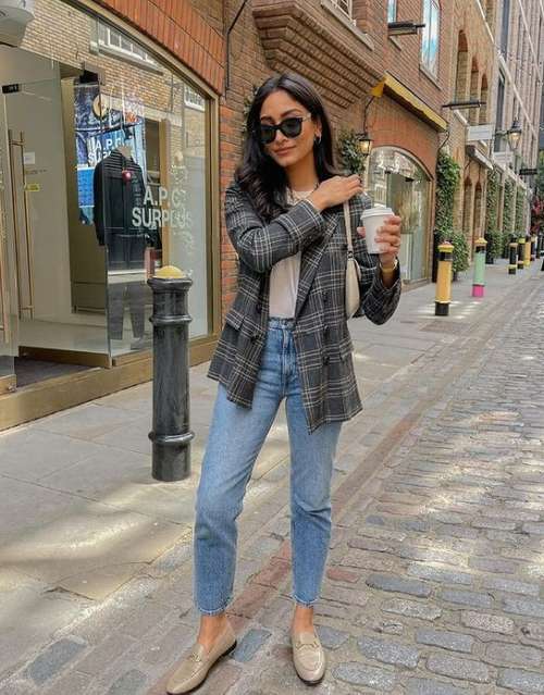 Fashionable jeans fall-winter 2021-2022: trends, photos