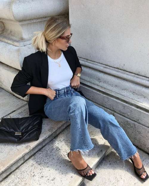 Fashionable jeans fall-winter 2021-2022: trends, photos