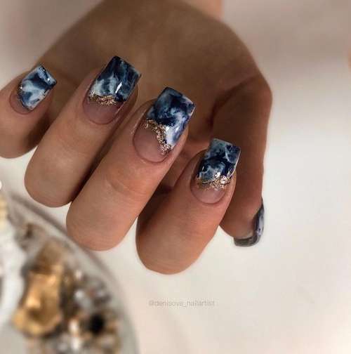 Textures in a marine style nails