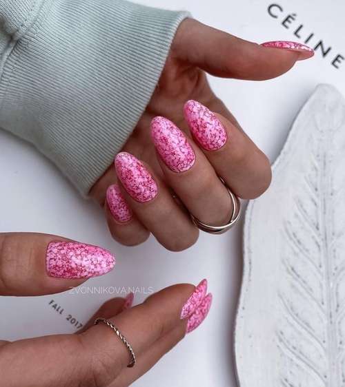 Design d'ongles lumineux 2021: nouvelle manucure tendance