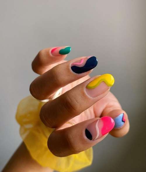 Bright nail design 2021: trendy new manicure