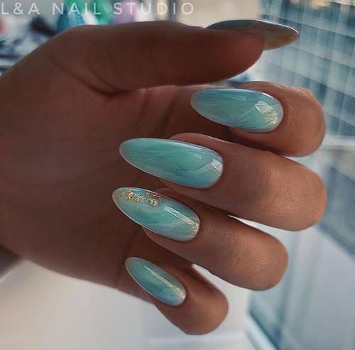 Bright nail design 2021: trendy new manicure