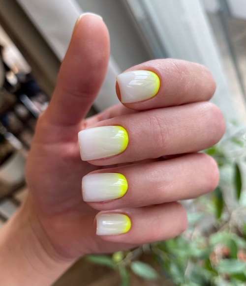 Bright nail design 2021: trendy new manicure