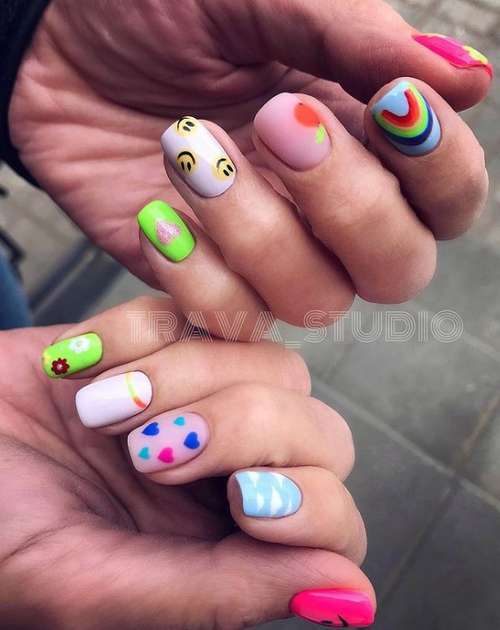 Bright nail design 2021: trendy new manicure