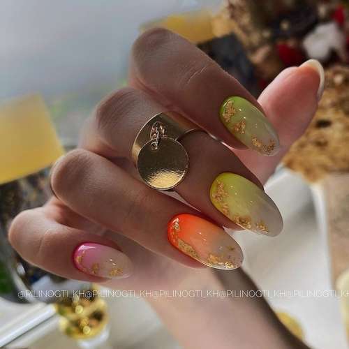 Design d'ongles lumineux 2021: nouvelle manucure tendance